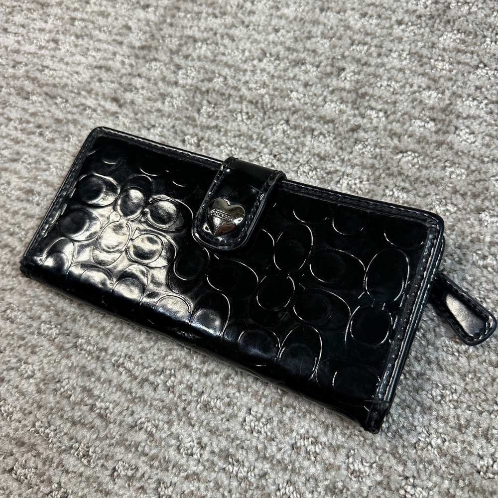 Coach Black Embossed Patent Leather Signature C Bifold Wallet Heart Charm - Picture 2 of 7